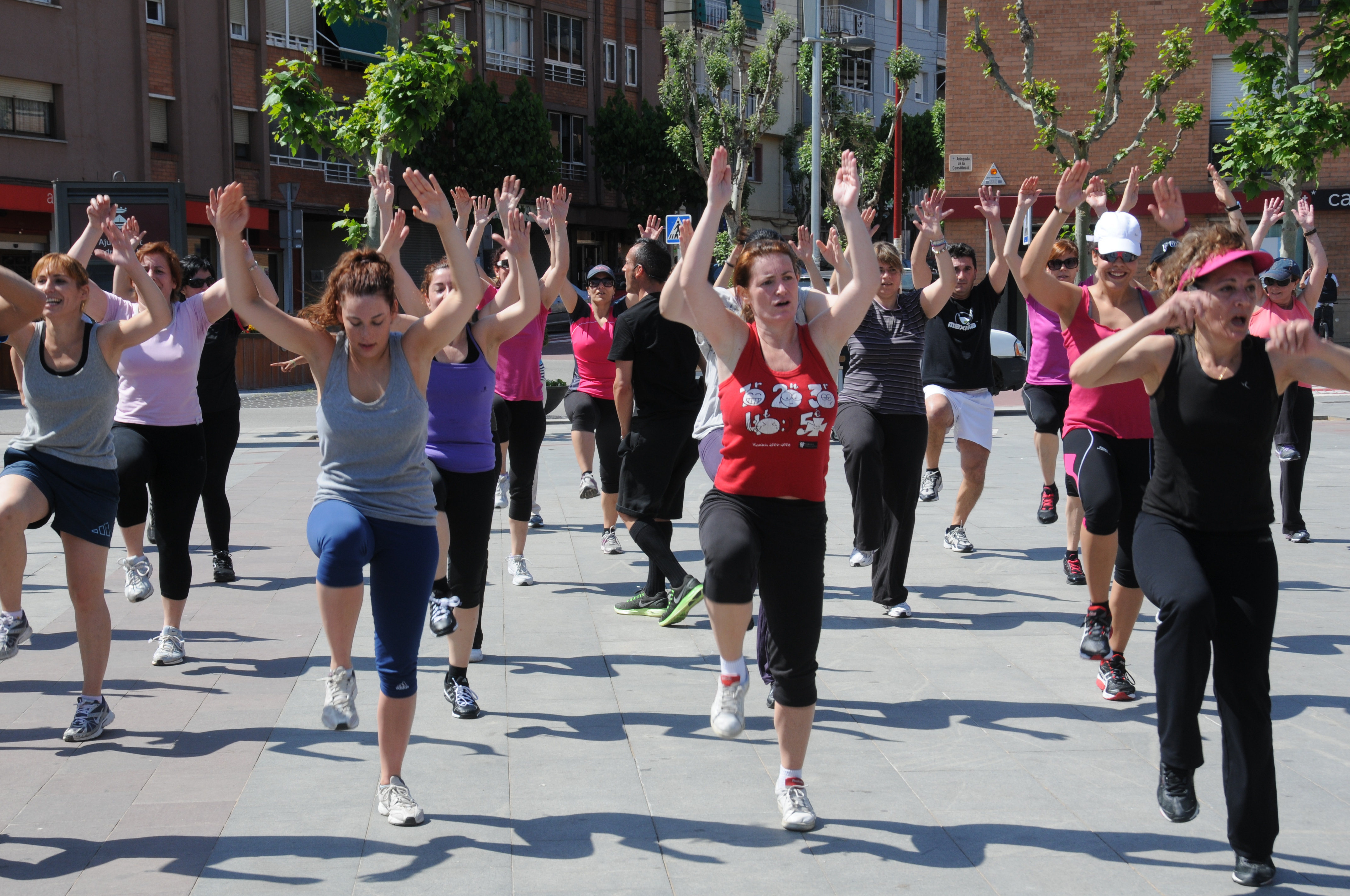 Gent Gran: Ball en línia al carrer