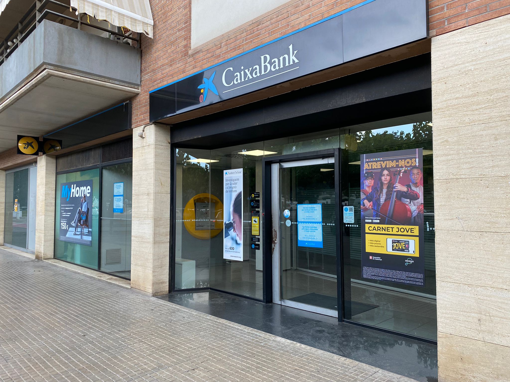 Imatge de la notícia: L’Ajuntament arrenca el compromís de CaixaBank de millorar el servei a la ciutat