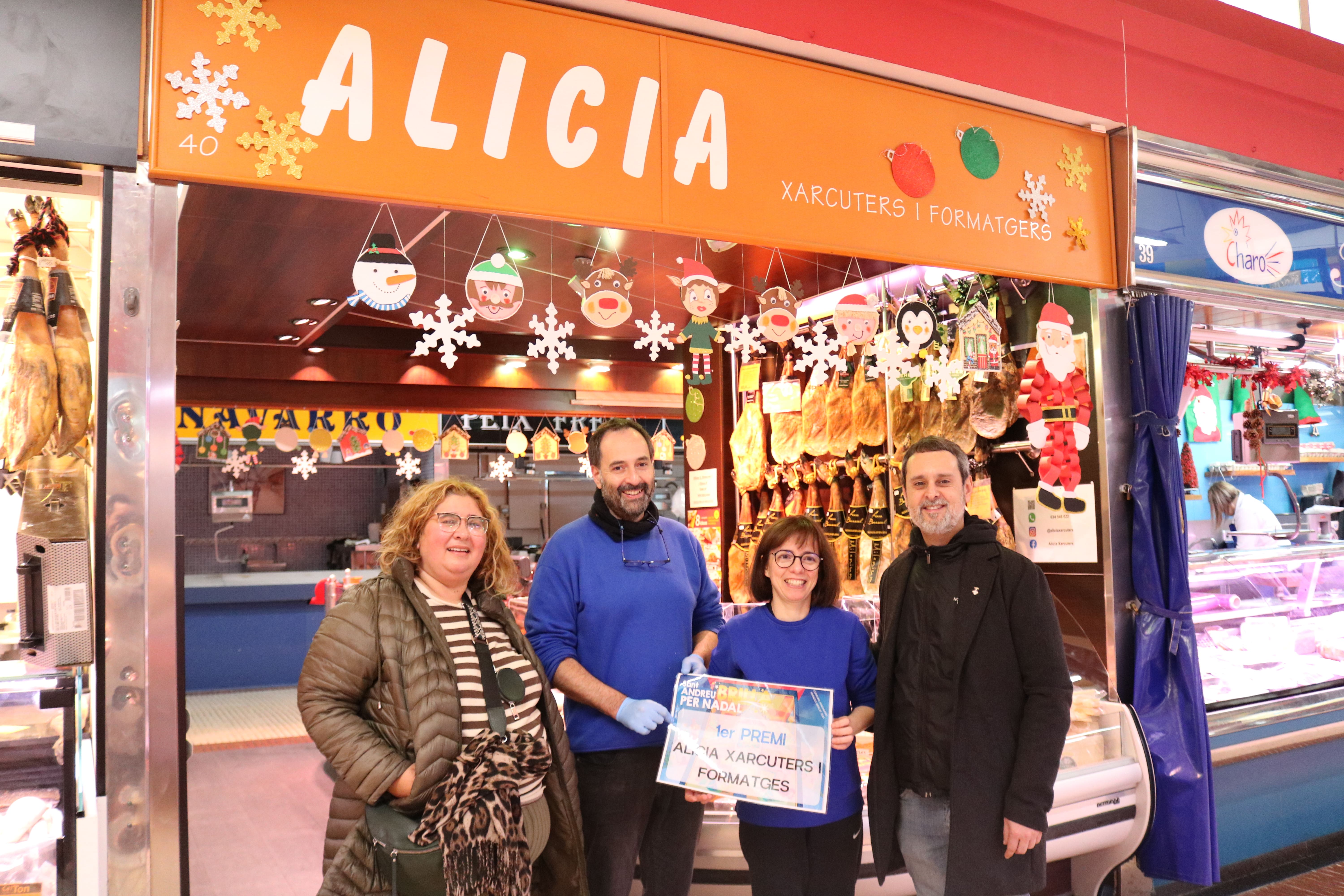 Imatge de la notícia: S’anuncien els premis per les parades amb millors decoracions de Nadal del Mercat