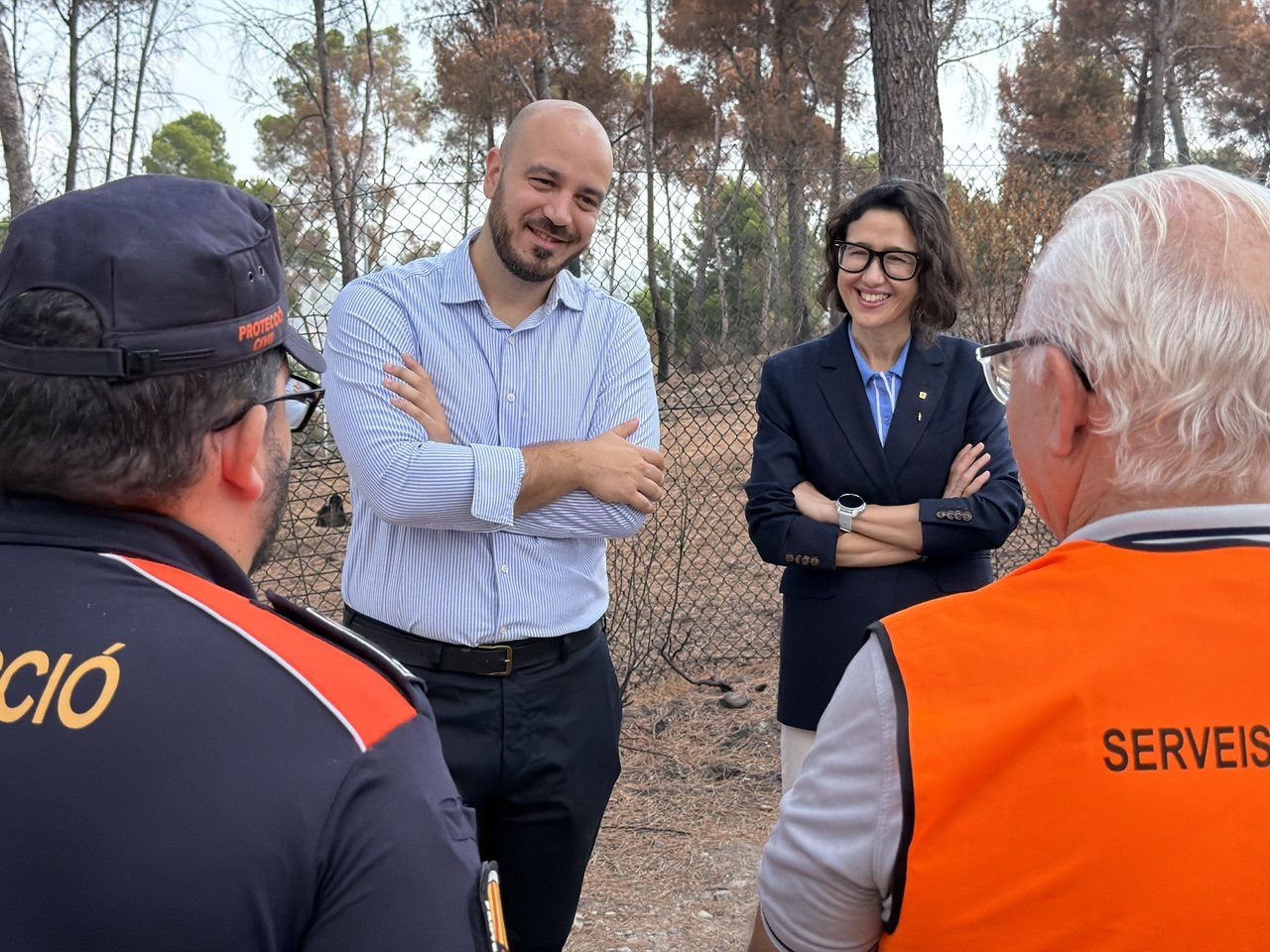 Imatge de la notícia: La consellera Núria Parlon coneix sobre el terreny la zona afectada per l'incendi forestal de Sant Andreu de la Barca