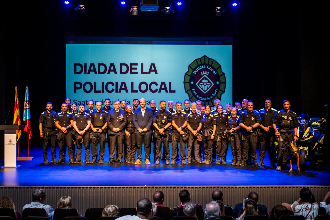La Diada de la Policia Local homenatja els bombers i l’ADF per la seva actuació en l’incendi de Can Salvi